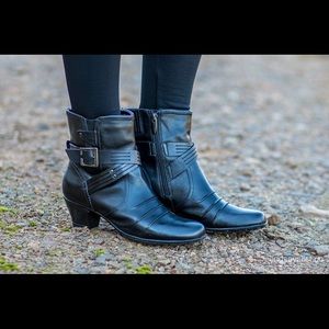 Earth Odyssey - Women's Heeled Comfort Boot Black